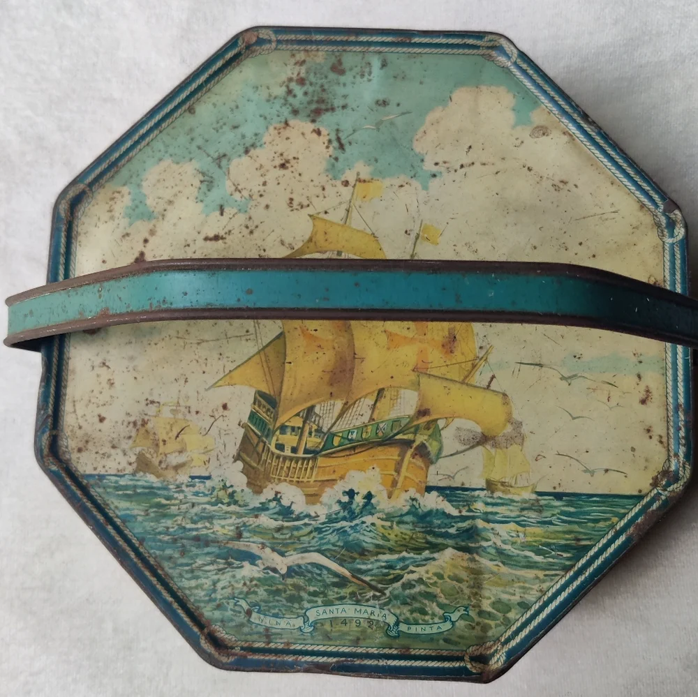 VTG Nautical Ship Biscuit Tin US Landmarks Handle Loose-Wiles Handle Octagon